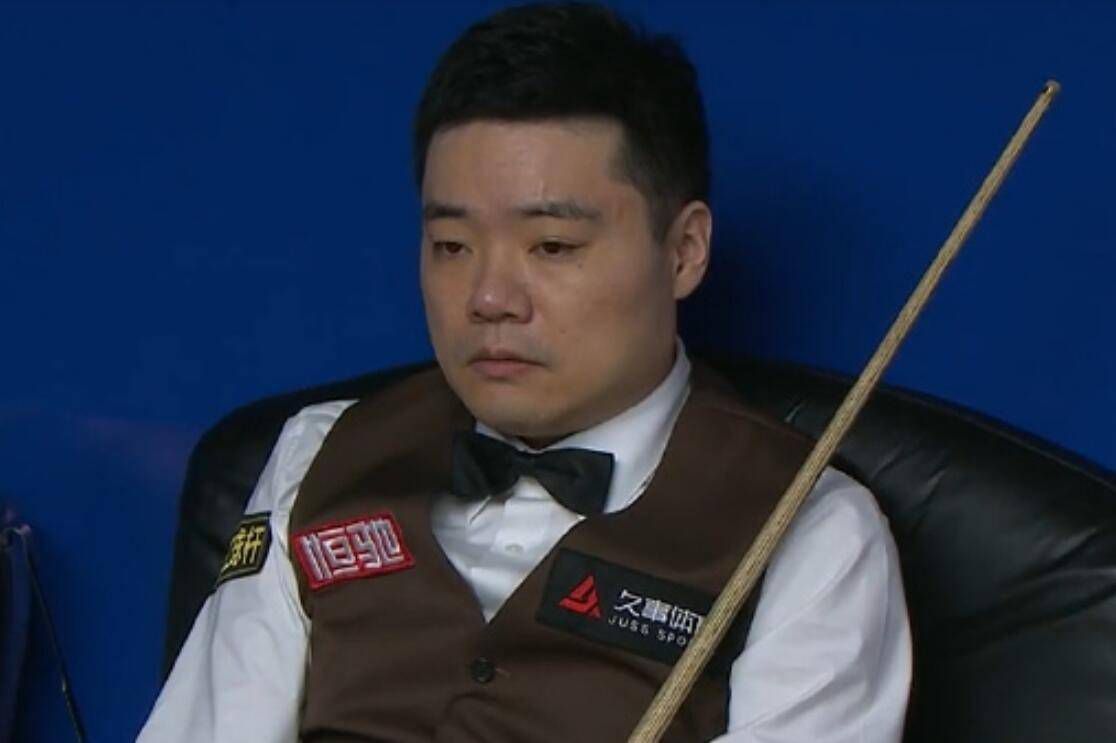 娇妻被黑人夹成了三明治